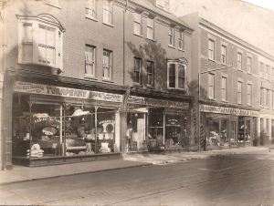 Turnpenny's 2-5 London Road, inter- war. John Turnpenny Collection