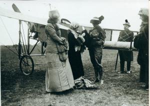 Harriet Quimby 16 April 1912, next to the Blériot monoplane with a 50hp Gnome engine at Whitfield aeropdrome. Giacinta Bradley Koontz.