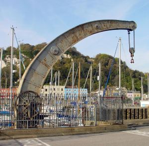 Fairbairn hand crank crane 1868 Wellington Dock similar to one mounted on Admiralty Pier used for loading mail on and off packet ships. Alan Sencicle 2009