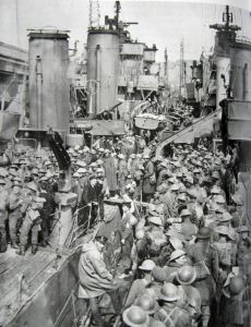 Dunkirk Evacuation 1940 - Troops arriving in Dover. Doyle Collection.