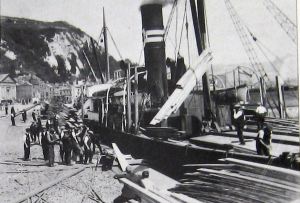 Granville Dock unloading timber c 1930. Thanks to David Ryeland
