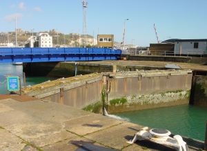 Wellington Dock mitre lockgates, which retain water within the dock when sea levels are low but cannot prevent water flowing in when sea levels are high. Alan Sencicle 2009