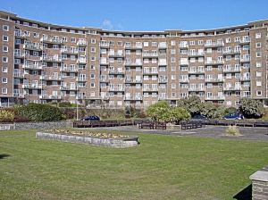 The east wing of the Gateway Flats today. Alan Sencicle 2009