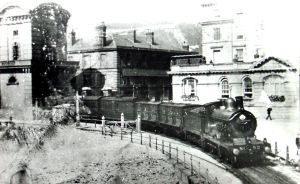 South East & Chatham train D class 9.9.0. going through the Pilot's Tower c1905.