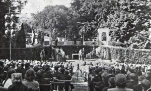 The Dover Players, Coronation year (1953) production in Kearsney Abbey on the only day the weather was good. The photograph was probably taken by Ray Warner. Tom Robinson Collection