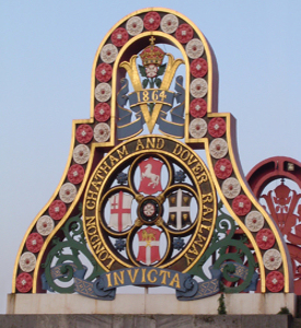  LCDR's crest, Blackfriars Bridge, Peter Trimming. Wikimedia Commons