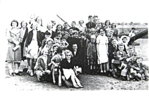 Children who lived at Ropewalk and Aycliffe about to be evacuated from Dover in 1940. Ray Langabeer