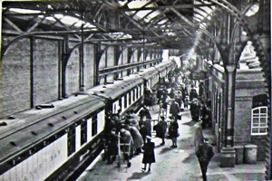 Golden Arrow at Platform 3 Marine Station c1950s - David Ryeland Collection