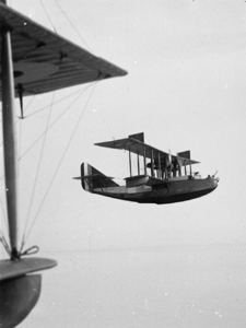 Felixstowe flying boat F.2A N4297 in flight. Imperial War Museum Wikimedia Commons