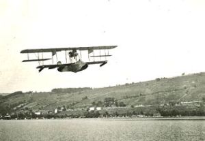 Curtiss Model E Flying Boat at Lake Keuka, Hammondsport, New York. wikimedia commons