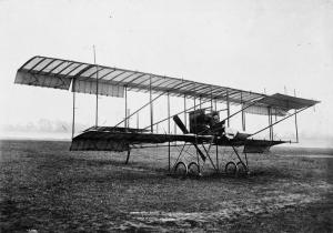 Howard-Wright Biplane. piloted by Tommy Sopwith, winner of the Baron de Forrest £4000 prize 1910. Imperial War Museum. Wikimedia