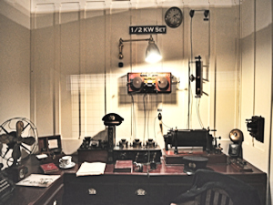 Replica of Titanic's radio room. SPARK Museum of Electrical Invention, Bellingham, Washington, U.S. Joe Mabel
