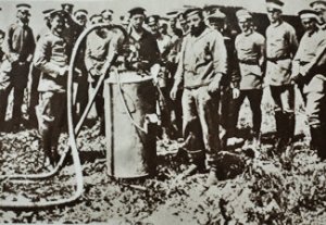 Liquid Fire was introduced by the Germans in early 1915. Soldiers learning how to use it before the Great Offensive began in September 1915. Tom Robinson Collectionn